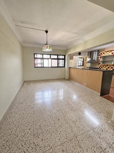 305 Ang Mo Kio Avenue 1, 305 Ang Mo Kio Avenue 1, Ang Mo Kio / Bishan / Thomson, 3 Bedrooms, 1,324 sqft, HDB Flat For Rent, by Kelly Tham, 500195304 - Dining Room & Kitchen Island - PropertyGuru.com.sg