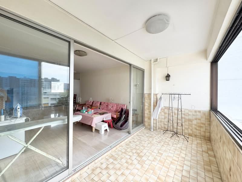 232 Tampines Street 21, 232 Tampines Street 21, 3 Bedrooms, 1,302 sqft, HDB Flat For Sale, by Phoebe, 500195312 - Living Room - PropertyGuru.com.sg