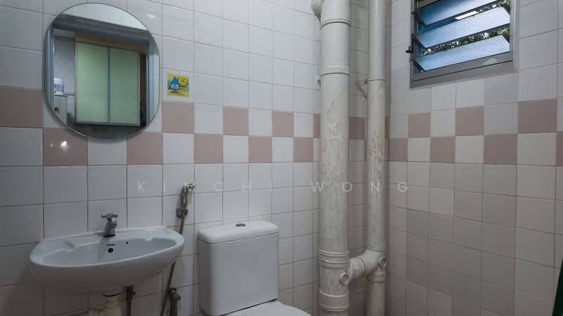 668D Jurong West Street 64, 668D Jurong West Street 64, 3 Bedrooms, 915 sqft, HDB Flat For Sale, by Kimchi Wong, 500195316 - Bathroom - PropertyGuru.com.sg
