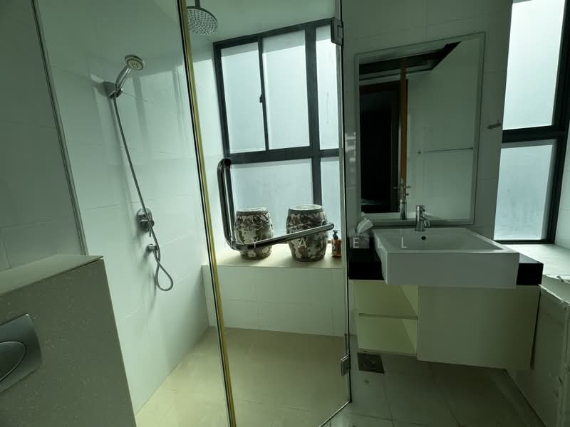 Conveniently located 2 bedder & 3 bedder for rent, , 3 Bedrooms, 1,100 sqft, Apartment For Rent, by Yenny Adell, 500195338 - Bathroom - PropertyGuru.com.sg