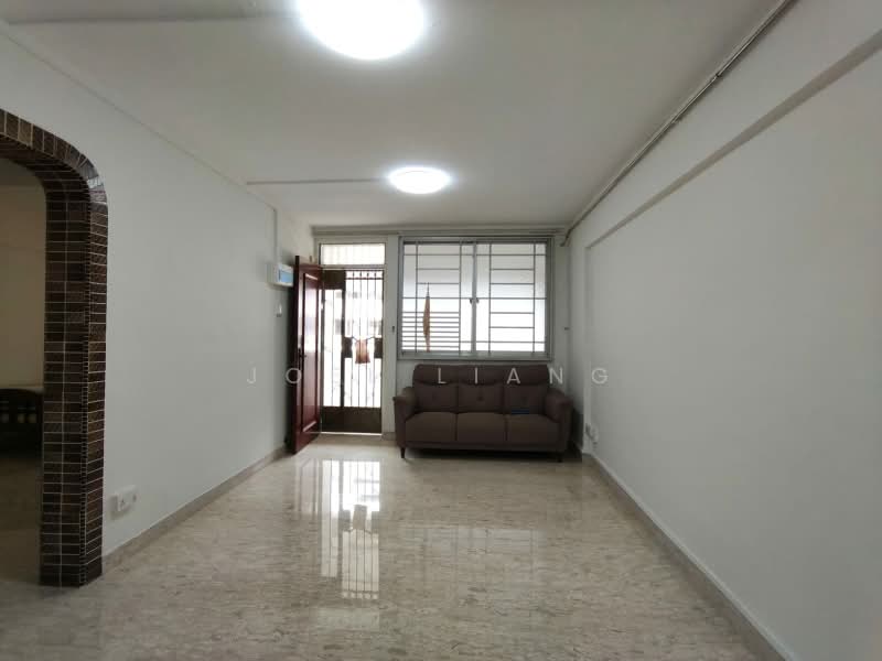511 Hougang Avenue 10, 511 Hougang Avenue 10, 2 Bedrooms, 689 sqft, HDB Flat For Sale, by Joel Liang, 500195340 - Living Room - PropertyGuru.com.sg