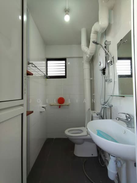 511 Hougang Avenue 10, 511 Hougang Avenue 10, 2 Bedrooms, 689 sqft, HDB Flat For Sale, by Joel Liang, 500195340 - Bathroom - PropertyGuru.com.sg