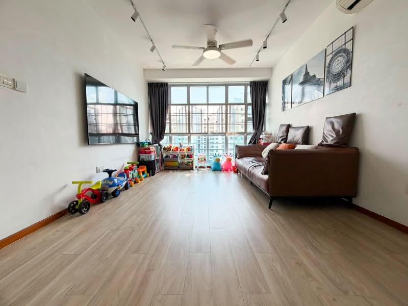 195E Punggol Road, 195E Punggol Road, 3 Bedrooms, 969 sqft, HDB Flat For Sale, by Yuna Lim, 500195347 - Living Room - PropertyGuru.com.sg