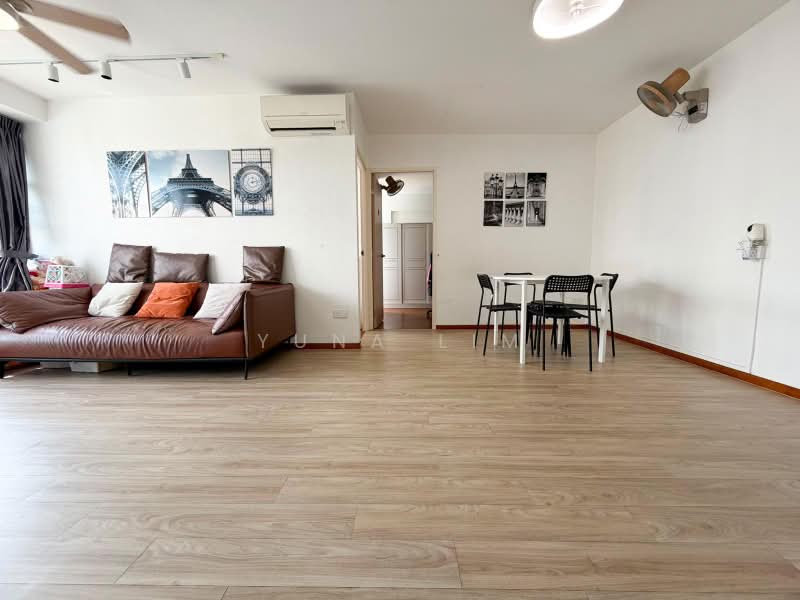 195E Punggol Road, 195E Punggol Road, 3 Bedrooms, 969 sqft, HDB Flat For Sale, by Yuna Lim, 500195347 - Living Room - PropertyGuru.com.sg
