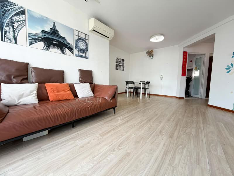 195E Punggol Road, 195E Punggol Road, 3 Bedrooms, 969 sqft, HDB Flat For Sale, by Yuna Lim, 500195347 - Living Room - PropertyGuru.com.sg