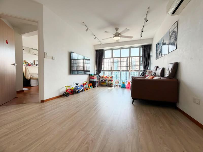 195E Punggol Road, 195E Punggol Road, 3 Bedrooms, 969 sqft, HDB Flat For Sale, by Yuna Lim, 500195347 - Living Room - PropertyGuru.com.sg