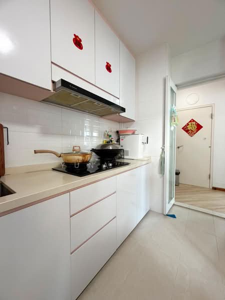 195E Punggol Road, 195E Punggol Road, 3 Bedrooms, 969 sqft, HDB Flat For Sale, by Yuna Lim, 500195347 - Kitchen - PropertyGuru.com.sg
