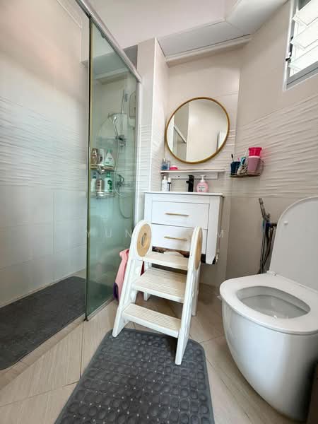 195E Punggol Road, 195E Punggol Road, 3 Bedrooms, 969 sqft, HDB Flat For Sale, by Yuna Lim, 500195347 - Bathroom - PropertyGuru.com.sg