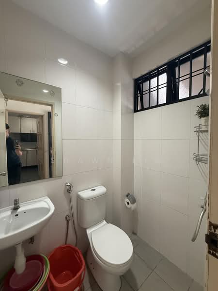 Jalan Kechot, Jalan Kechot, 5 Bedrooms, 2,600 sqft, Semi-Detached House For Rent, by Shawn Lim, 500195351 - Bathroom - PropertyGuru.com.sg