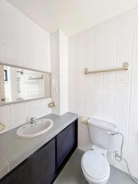 Jalan Kechot, Jalan Kechot, 5 Bedrooms, 2,600 sqft, Semi-Detached House For Rent, by Shawn Lim, 500195351 - Bathroom - PropertyGuru.com.sg