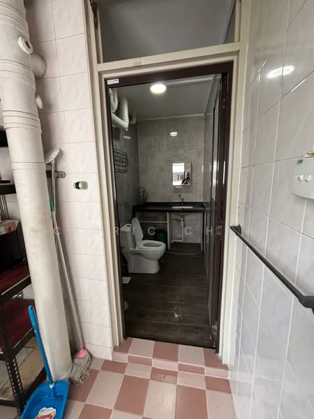 749 Woodlands Circle, 749 Woodlands Circle, 3 Bedrooms, 1,313 sqft, HDB Flat For Rent, by Cedric Chan, 500195374 - Bathroom - PropertyGuru.com.sg