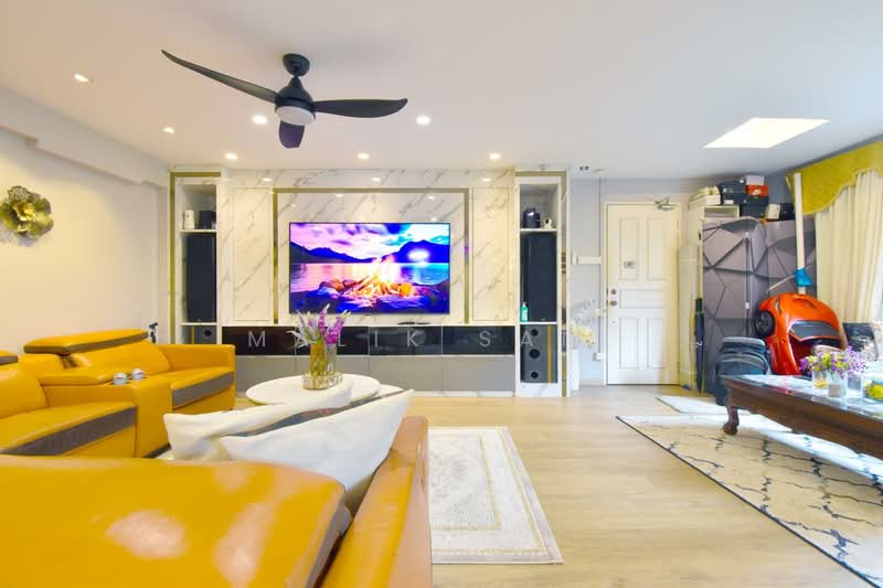 452 Jurong West Street 42, 452 Jurong West Street 42, 3 Bedrooms, 1,431 sqft, HDB Flat For Sale, by Malik Sani, 500195383 - Living Room - PropertyGuru.com.sg