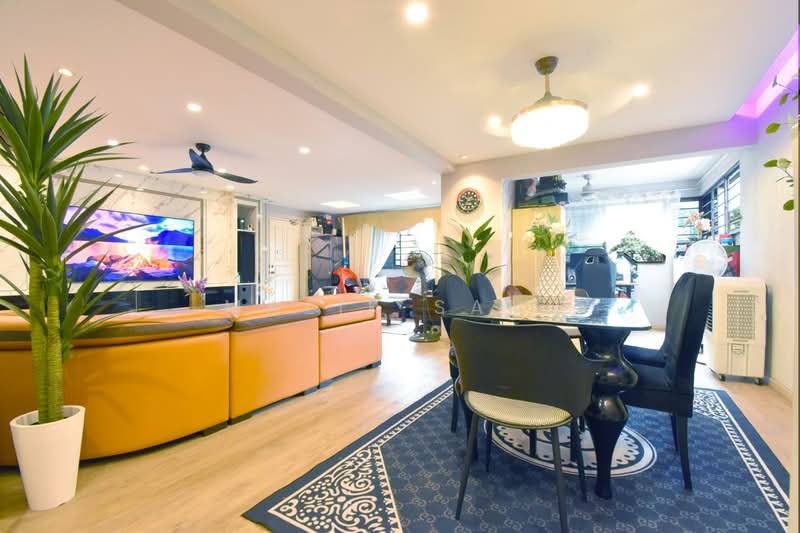 452 Jurong West Street 42, 452 Jurong West Street 42, 3 Bedrooms, 1,431 sqft, HDB Flat For Sale, by Malik Sani, 500195383 - Living Room - PropertyGuru.com.sg