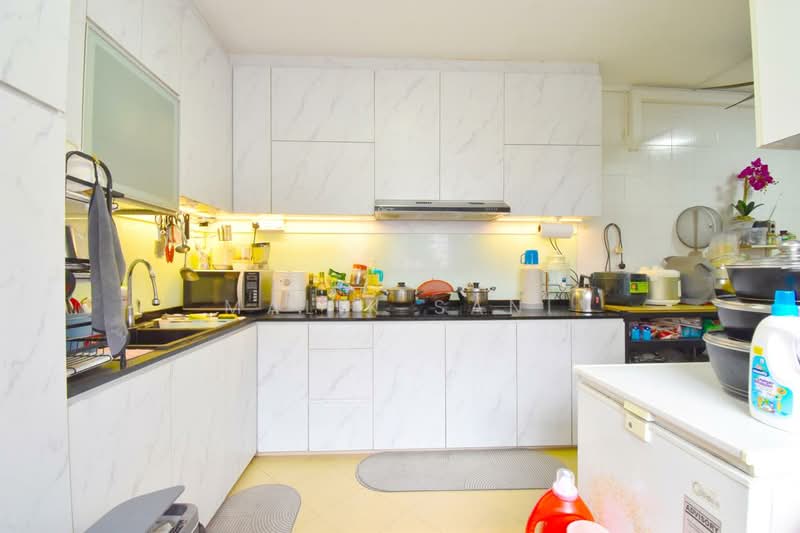 452 Jurong West Street 42, 452 Jurong West Street 42, 3 Bedrooms, 1,431 sqft, HDB Flat For Sale, by Malik Sani, 500195383 - Kitchen - PropertyGuru.com.sg