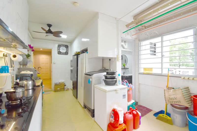 452 Jurong West Street 42, 452 Jurong West Street 42, 3 Bedrooms, 1,431 sqft, HDB Flat For Sale, by Malik Sani, 500195383 - Kitchen - PropertyGuru.com.sg