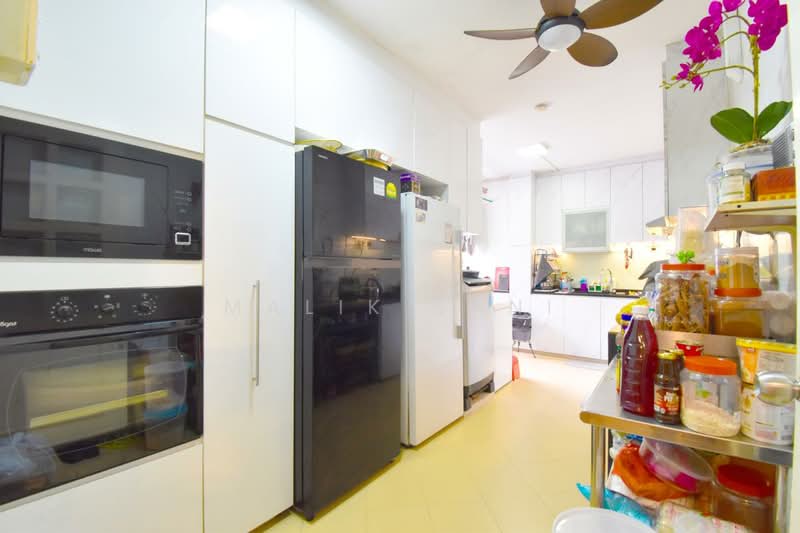 452 Jurong West Street 42, 452 Jurong West Street 42, 3 Bedrooms, 1,431 sqft, HDB Flat For Sale, by Malik Sani, 500195383 - Kitchen - PropertyGuru.com.sg