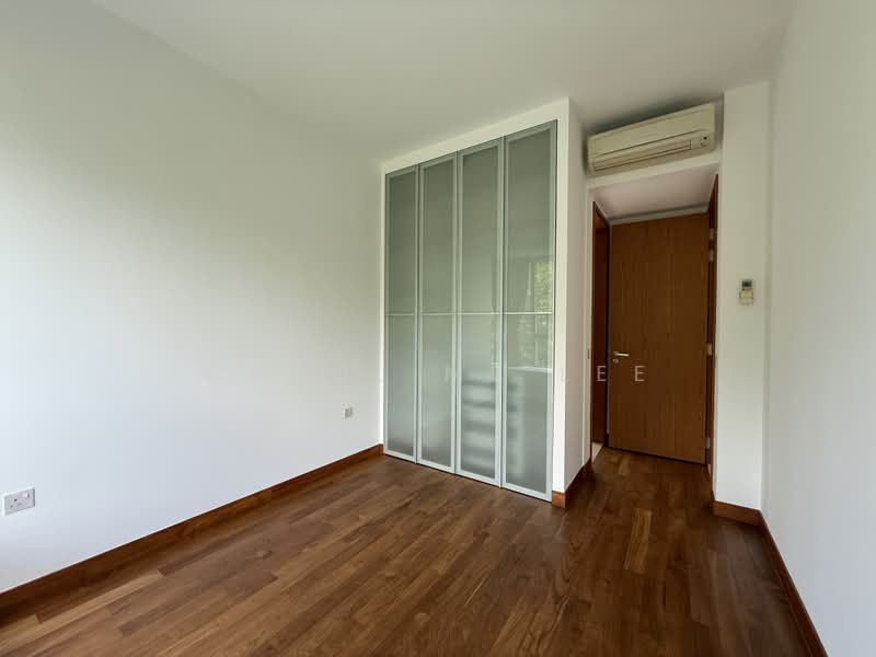 Floridian, 975 Bukit Timah Road, 2 Bedrooms, 926 sqft, Condominium For Rent, by Carol ML Lee, 500195388 - Master Bedroom wardrobe - PropertyGuru.com.sg