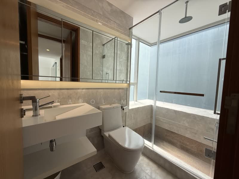 Floridian, 975 Bukit Timah Road, 2 Bedrooms, 926 sqft, Condominium For Rent, by Carol ML Lee, 500195388 - Ensuite Master Bathroom - PropertyGuru.com.sg