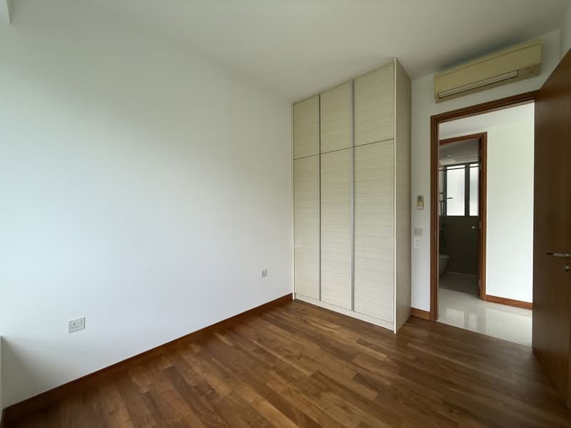 Floridian, 975 Bukit Timah Road, 2 Bedrooms, 926 sqft, Condominium For Rent, by Carol ML Lee, 500195388 - 2nd bedroom wardrobe - PropertyGuru.com.sg