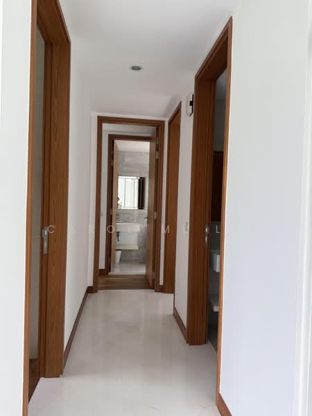 Floridian, 975 Bukit Timah Road, 2 Bedrooms, 926 sqft, Condominium For Rent, by Carol ML Lee, 500195388 - Corridor to bedrooms - PropertyGuru.com.sg