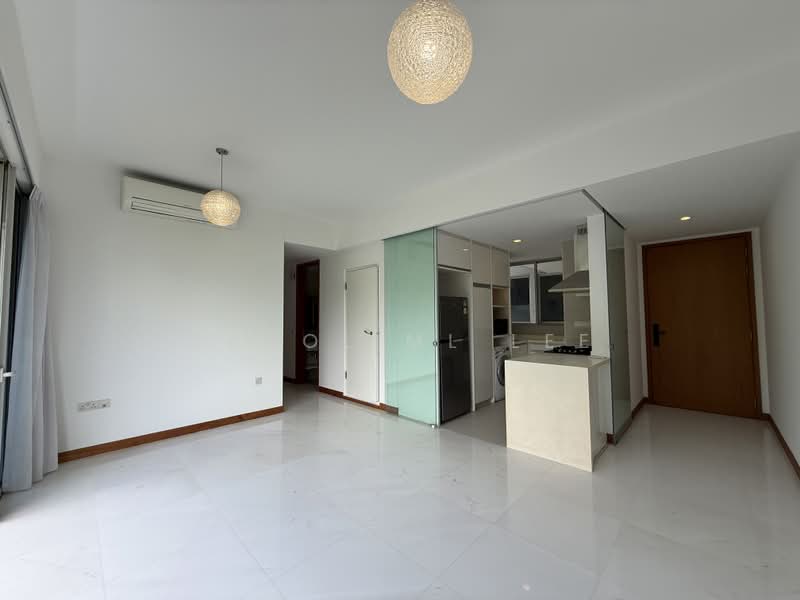 Floridian, 975 Bukit Timah Road, 2 Bedrooms, 926 sqft, Condominium For Rent, by Carol ML Lee, 500195388 - Living Room & Kitchen - PropertyGuru.com.sg