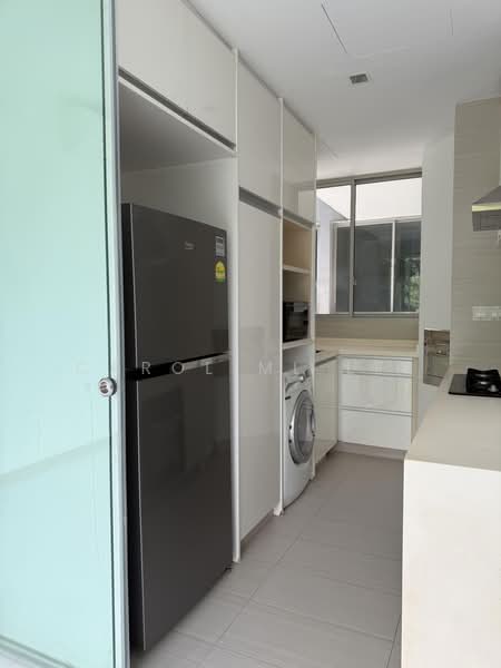 Floridian, 975 Bukit Timah Road, 2 Bedrooms, 926 sqft, Condominium For Rent, by Carol ML Lee, 500195388 - Kitchen - PropertyGuru.com.sg