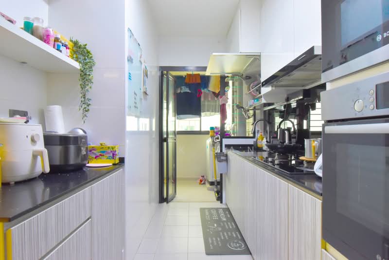 807C Choa Chu Kang Avenue 1, 807C Choa Chu Kang Avenue 1, 3 Bedrooms, 990 sqft, HDB Flat For Sale, by Malik Sani, 500195389 - Kitchen - PropertyGuru.com.sg