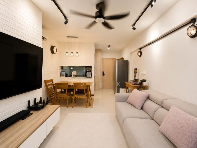 519B Tampines Central 8, 519B Tampines Central 8, 3 Bedrooms, 904 sqft, HDB Flat For Sale, by Adam K, 500195393 - Living Room - PropertyGuru.com.sg