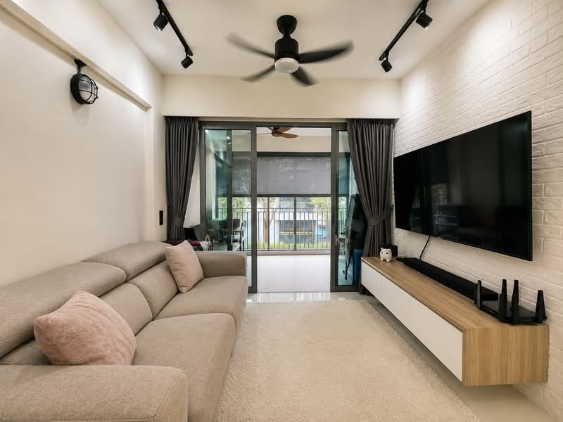 519B Tampines Central 8, 519B Tampines Central 8, 3 Bedrooms, 904 sqft, HDB Flat For Sale, by Adam K, 500195393 - Living Room - PropertyGuru.com.sg