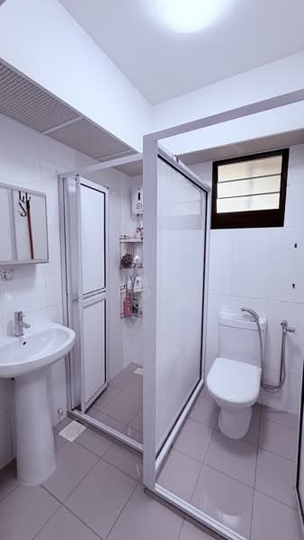 468A Bukit Batok West Avenue 9, 468A Bukit Batok West Avenue 9, 1 Bedroom, 505 sqft, HDB Flat For Sale, by Jan Chong, 500195409 - Bathroom - PropertyGuru.com.sg
