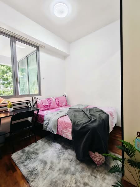 Pandan Valley, 1 Pandan Valley, Room Rental, 350 sqft, Condominium For Rent, by Angela Chan, 500195433 - Bedroom - PropertyGuru.com.sg