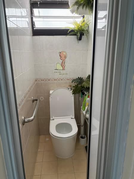 126 Lorong 1 Toa Payoh, 126 Lorong 1 Toa Payoh, Room Rental, 150 sqft, HDB Flat For Rent, by Rose Ting, 500195440 - Bathroom - PropertyGuru.com.sg