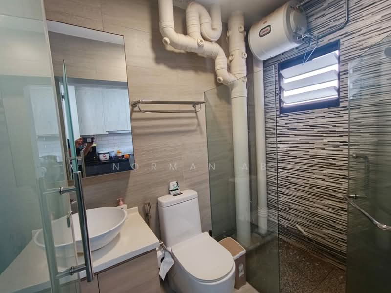627 Jurong West Street 65, 627 Jurong West Street 65, 4 Bedrooms, 1,399 sqft, HDB Flat For Sale, by Norman AB, 500195445 - Bathroom - PropertyGuru.com.sg