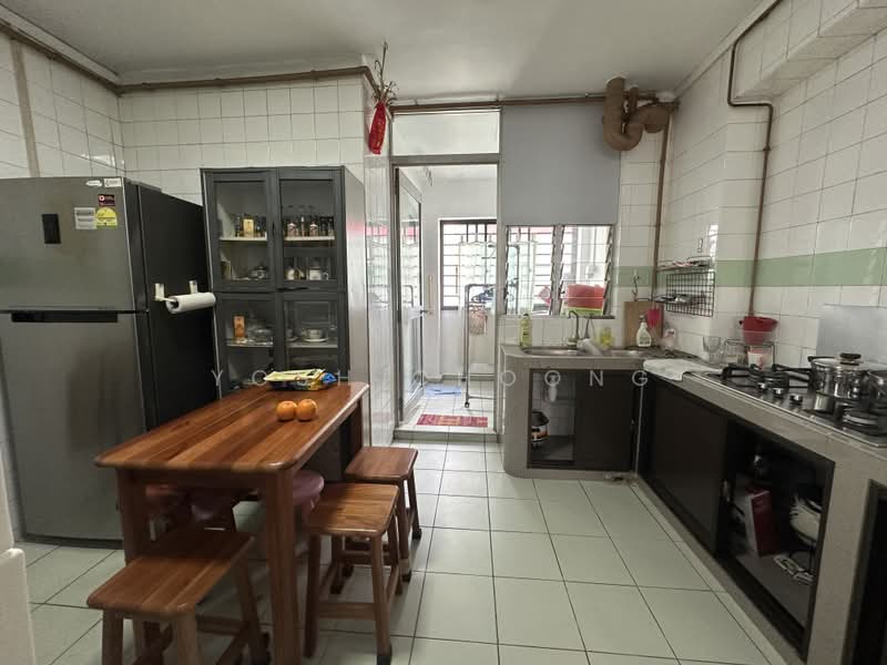 879 Woodlands Street 82, 879 Woodlands Street 82, 3 Bedrooms, 1,130 sqft, HDB Flat For Rent, by Yosh Choong, 500195459 - Kitchen - PropertyGuru.com.sg