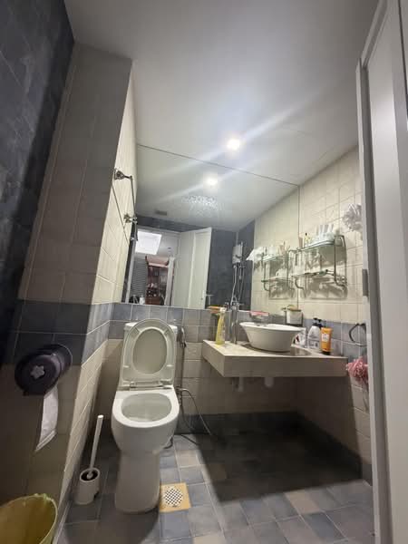 Birmingham Mansions, 130 Thomson Road, 3 Bedrooms, 1,066 sqft, Apartment For Rent, by MY Tan, 500195462 - Bathroom - PropertyGuru.com.sg