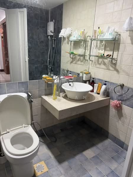 Birmingham Mansions, 130 Thomson Road, 3 Bedrooms, 1,066 sqft, Apartment For Rent, by MY Tan, 500195462 - Bathroom - PropertyGuru.com.sg