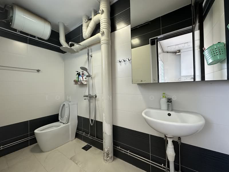 539 Jurong West Avenue 1, 539 Jurong West Avenue 1, 3 Bedrooms, 1,442 sqft, HDB Flat For Sale, by Toh Jun Chong, 500195469 - Common Bathroom - PropertyGuru.com.sg
