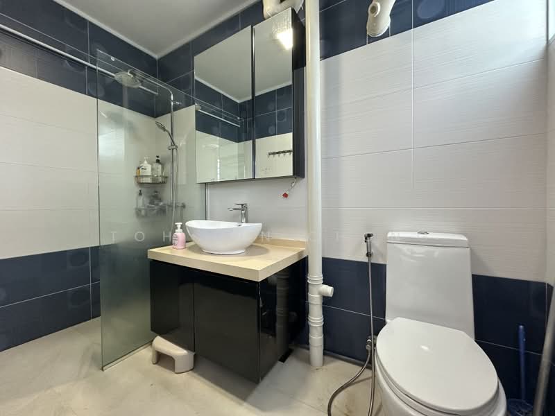 539 Jurong West Avenue 1, 539 Jurong West Avenue 1, 3 Bedrooms, 1,442 sqft, HDB Flat For Sale, by Toh Jun Chong, 500195469 - Master Bathroom - PropertyGuru.com.sg