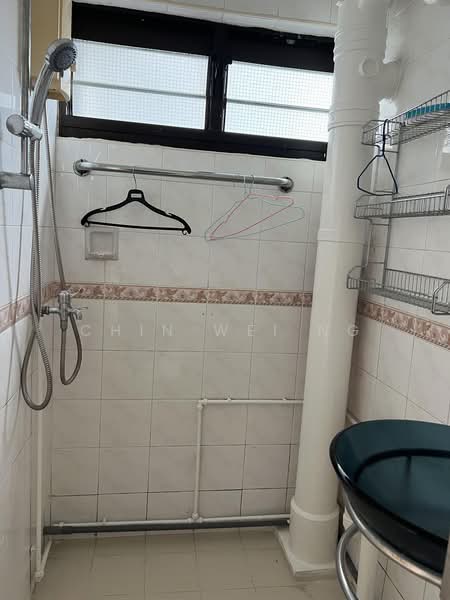 1 Ghim Moh Road, 1 Ghim Moh Road, 3 Bedrooms, 700 sqft, HDB Flat For Rent, by Chin Wei NG, 500195478 - Bathroom - PropertyGuru.com.sg