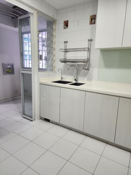 The Esparis, 7 Pasir Ris Drive 4, 3 Bedrooms, 1,259 sqft, Condominium For Rent, by Sylvia Wandly, 500195480 - Kitchen - PropertyGuru.com.sg