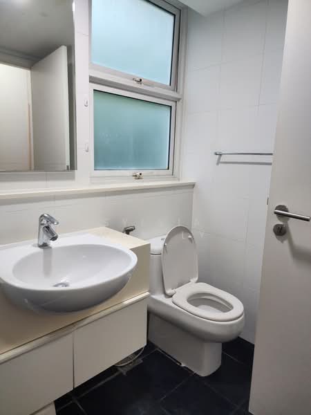 The Esparis, 7 Pasir Ris Drive 4, 3 Bedrooms, 1,259 sqft, Condominium For Rent, by Sylvia Wandly, 500195480 - Bathroom - PropertyGuru.com.sg