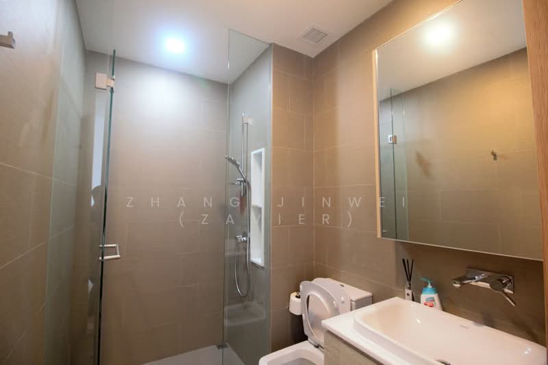 The Crest, 103 Prince Charles Crescent, 2 Bedrooms, 893 sqft, Condominium For Sale, by Zhang Jinwei (Zavier), 500195490 - Bathroom - PropertyGuru.com.sg