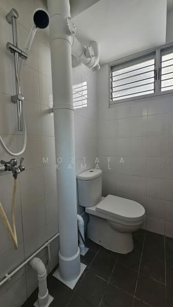 704 Bedok Reservoir Road, 704 Bedok Reservoir Road, Studio, 360 sqft, HDB Flat For Rent, by Moztafa Kamal, 500195513 - Bathroom - PropertyGuru.com.sg