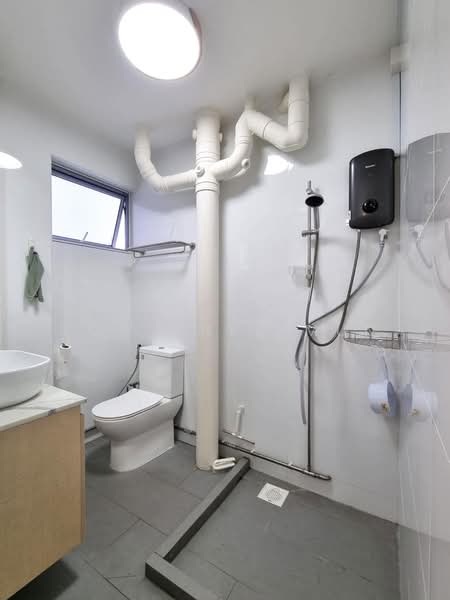Great World, , 3 Bedrooms, 1,280 sqft, HDB Flat For Sale, by Loh Chee Mun, 500195524 - Bathroom - PropertyGuru.com.sg
