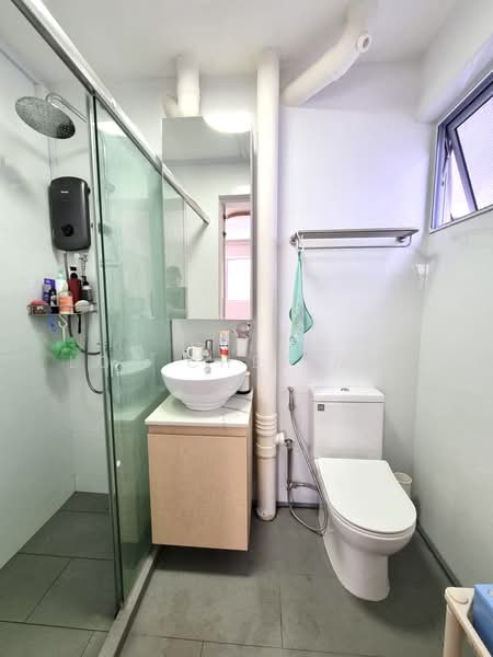Great World, , 3 Bedrooms, 1,280 sqft, HDB Flat For Sale, by Loh Chee Mun, 500195524 - Bathroom - PropertyGuru.com.sg