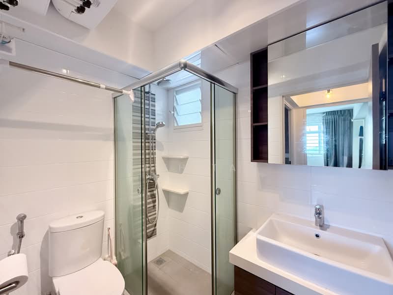 78 Lorong Limau, 78 Lorong Limau, 3 Bedrooms, 1,001 sqft, HDB Flat For Rent, by Beth Tan, 500195534 - Common Bathroom - PropertyGuru.com.sg