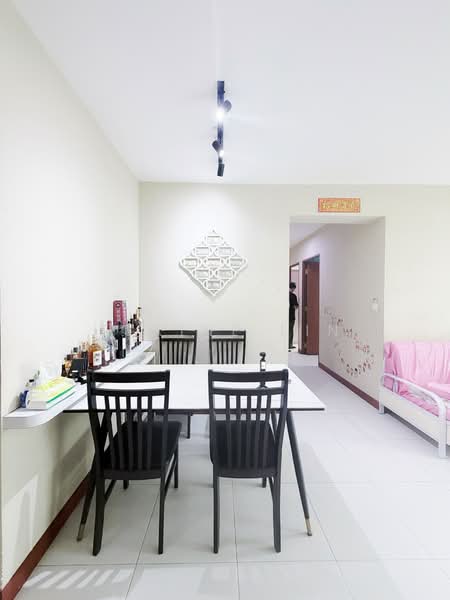 317B Yishun Greenwalk, 317B Yishun Avenue 9, 3 Bedrooms, 990 sqft, HDB Flat For Sale, by Elaine Lin, 500195537 - Dining Room - PropertyGuru.com.sg