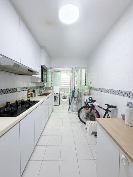 317B Yishun Greenwalk, 317B Yishun Avenue 9, 3 Bedrooms, 990 sqft, HDB Flat For Sale, by Elaine Lin, 500195537 - Kitchen - PropertyGuru.com.sg