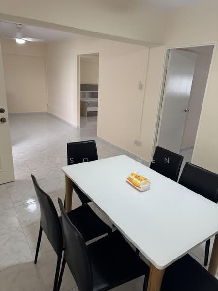 155 Lorong 1 Toa Payoh, 155 Lorong 1 Toa Payoh, 3 Bedrooms, 1,076 sqft, HDB Flat For Rent, by Jason Chen, 500195545 - Dining Room - PropertyGuru.com.sg