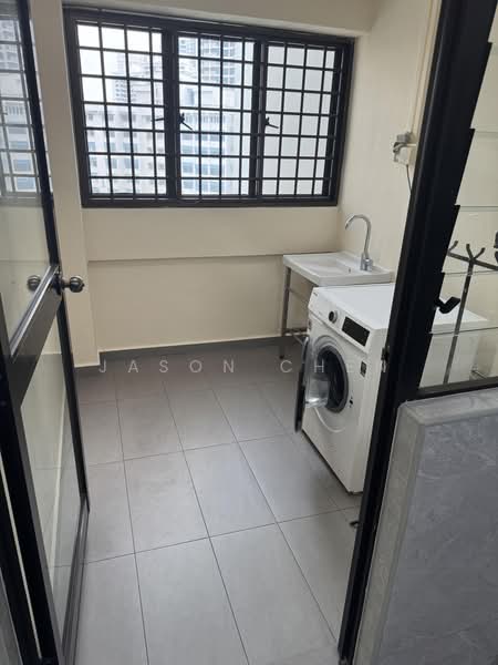 155 Lorong 1 Toa Payoh, 155 Lorong 1 Toa Payoh, 3 Bedrooms, 1,076 sqft, HDB Flat For Rent, by Jason Chen, 500195545 - Balcony - PropertyGuru.com.sg
